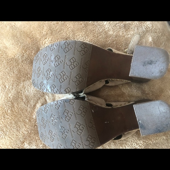 BCBG Chunky platform heel, taupe suede ✨ - Picture 4 of 4